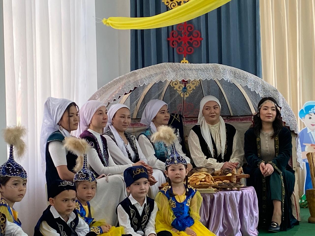 Ертеңгілік. Тақырыбы: "Қош келдің Наурыз!" Мектепалды "Ақбота" тобы. Тәрбиешілер: Исмарова К.Ж. Жакипбаева Г.К.  Муз.жетекші: Мулдиярова Г.Н.